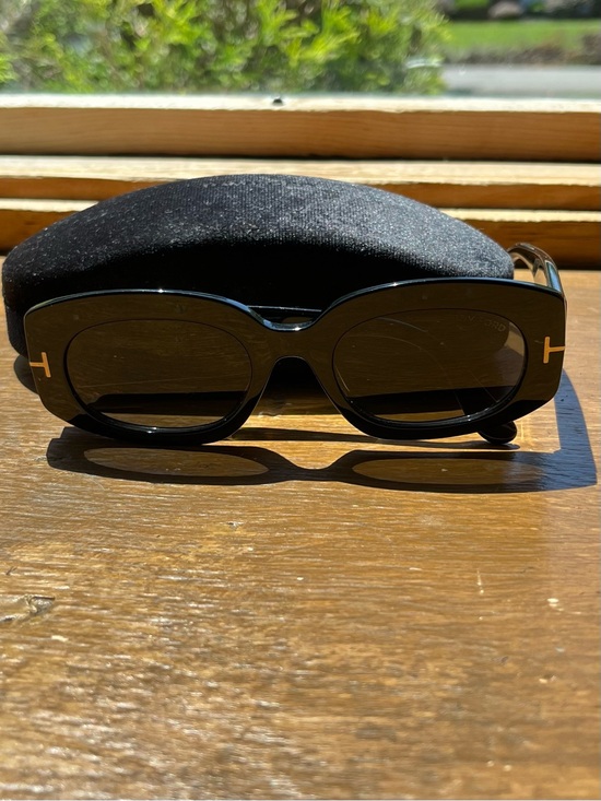 Tom Ford Accessories - Tom Ford Black Oval Sunglasses with Gold T Logo